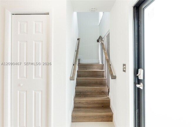 Building Photo - 6916 SW 110th Ave