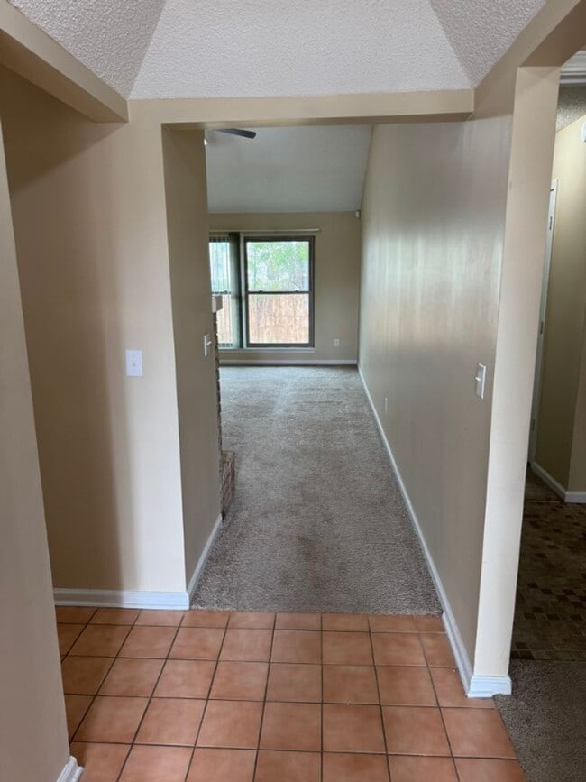 Building Photo - Home For Rent