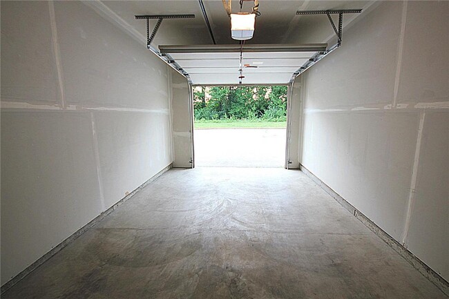 Building Photo - 323 Stonewall Creek Dr