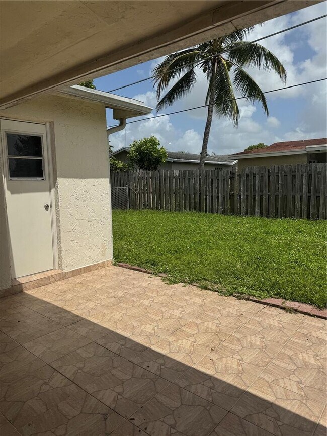 Building Photo - 9651 Sunset Strip