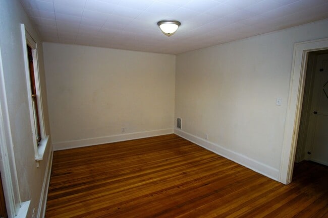 Building Photo - 3 Bedroom Spacious Kenosha Townhouse