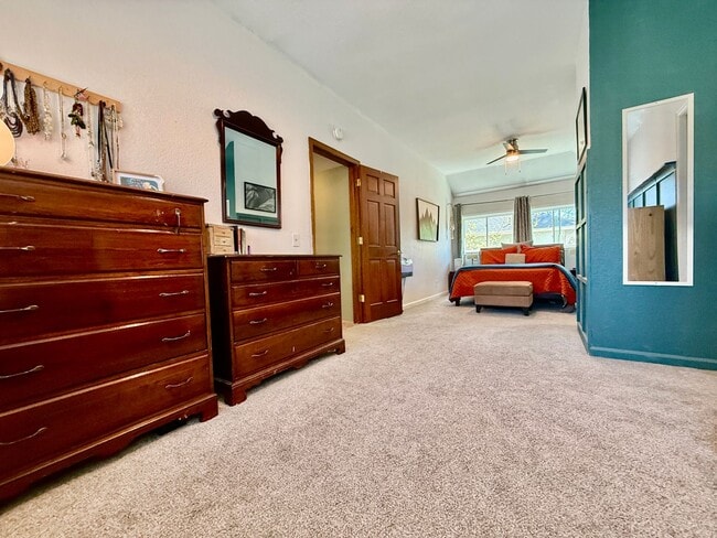 Building Photo - Distinguished 4 bed, 2 bath Bungalow in the Old North End