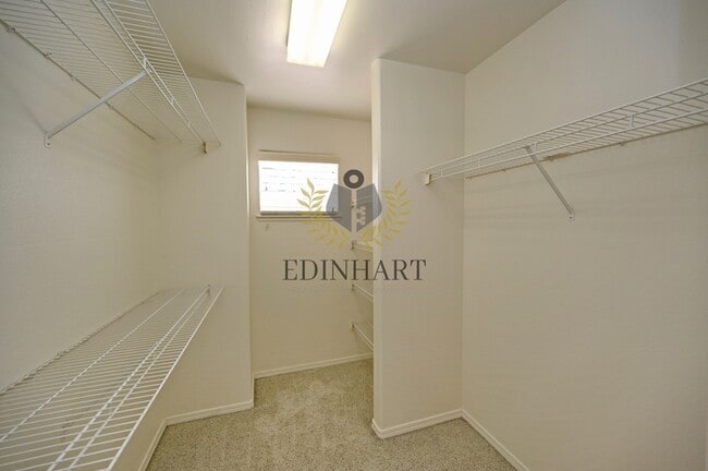 Building Photo - 3750 W Vincent Ln