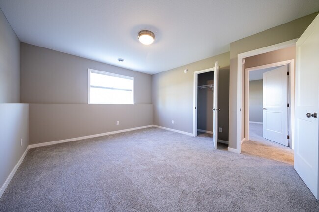 Building Photo - 1121 Dorothy Ln