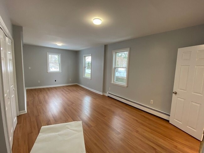 Building Photo - 9 Sanderson Pl