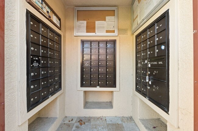 Building Photo - Beautifully Renovated 1-Bedroom Condo in Rancho Del Oro