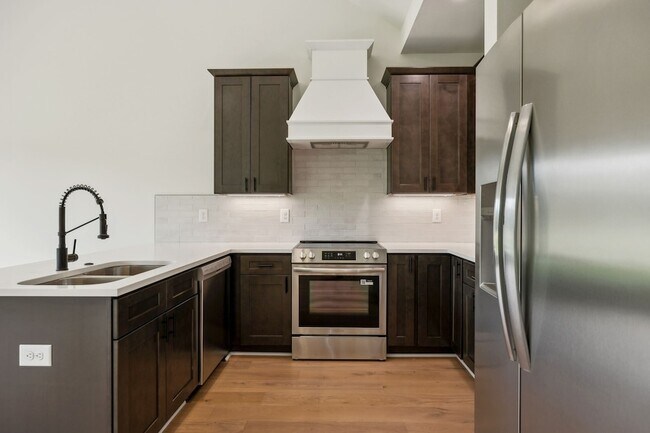 Building Photo - 815 Oconnor St