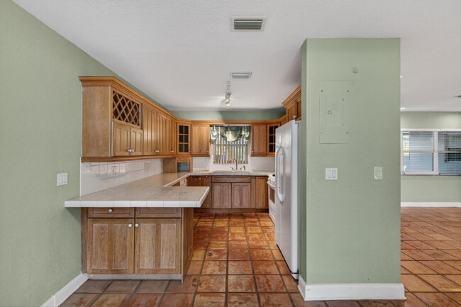 Building Photo - 2680 NE 24th St