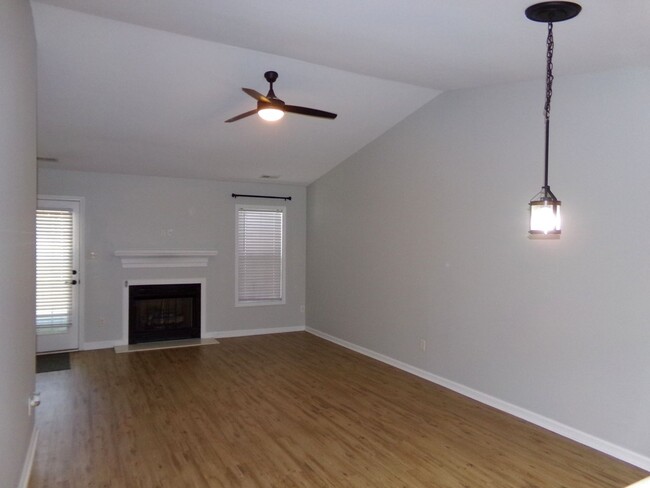 Building Photo - Modern Duplex in Havelock