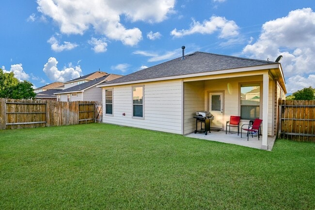 Building Photo - 15406 Key Crest Ln