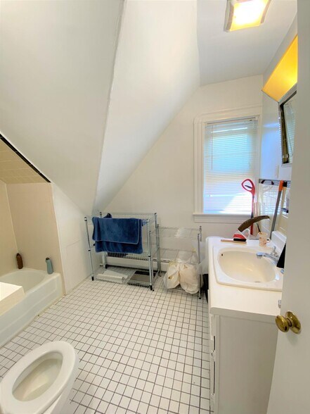 Building Photo - 225 Highland Ave