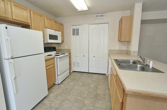 Building Photo - 11840 Cloverbrook Ln