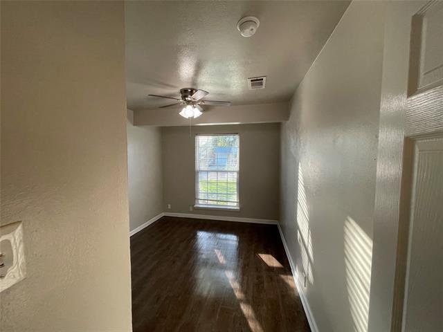 Building Photo - 712 SW Sunnybrook Dr