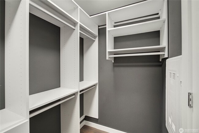Building Photo - 2Bd/1.75Ba Seattle Townhouse