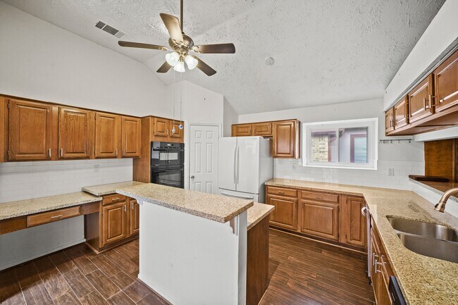 Building Photo - 19918 Hoppers Creek Dr