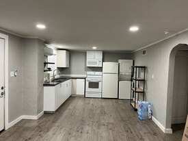 Building Photo - 407 S 5th St