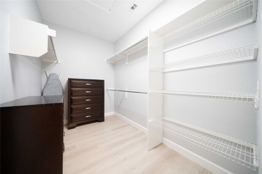 Building Photo - 2368 San Jacinto Dr
