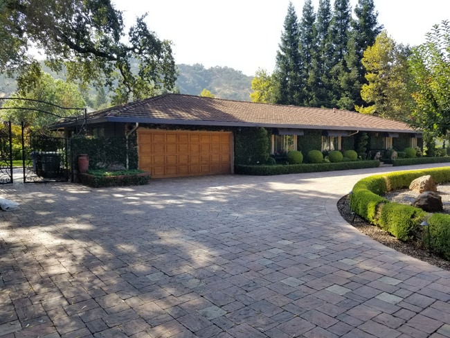 Building Photo - 5 Bed 4 Bath Gated Home In Alamo