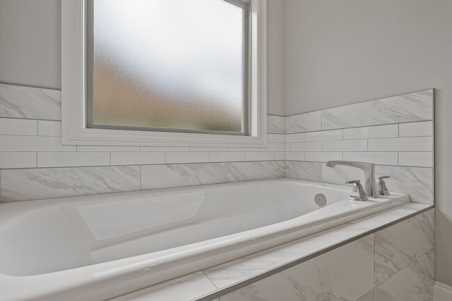 Building Photo - Rare Executive Rental in Desirable South J...