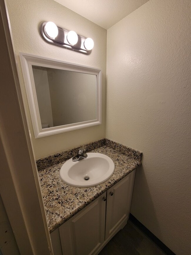 Building Photo - 2 Story Condo in Corning - Richfield Garde...