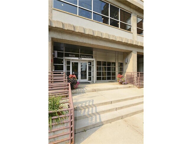 Building Photo - 901 N 3rd St
