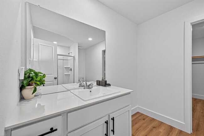 Building Photo - 27615 Village Cir Dr