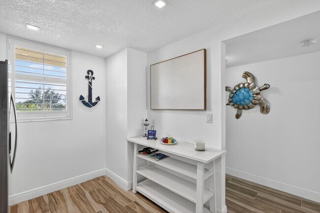 Building Photo - 9940 S Ocean Dr