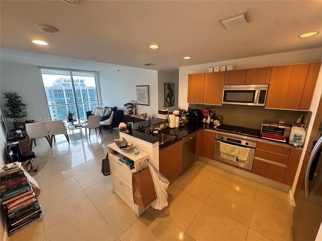 Building Photo - 1060 Brickell Ave