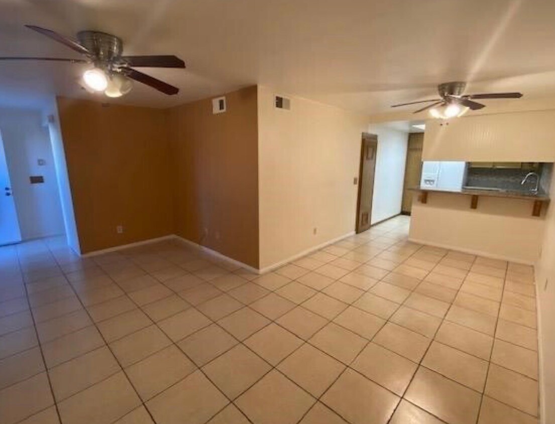 Building Photo - 9856 Shirley Gardens Dr