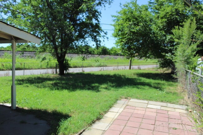 Building Photo - 902 NW 99th St