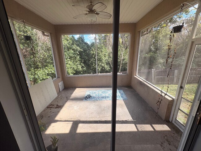 Building Photo - 1118 Dekleva Dr