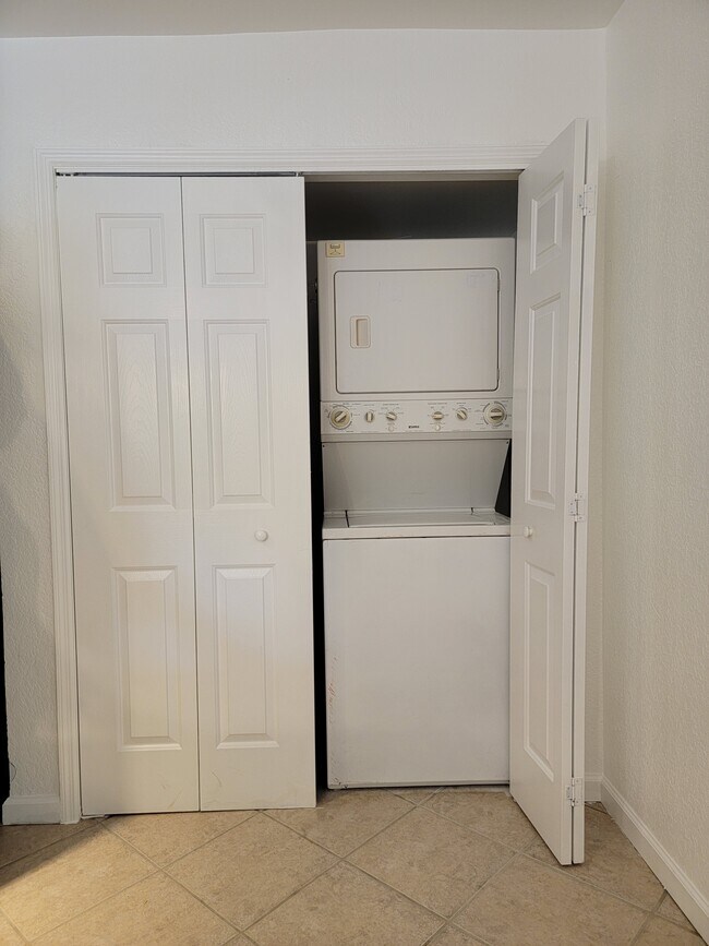 Building Photo - 1445 Monroe Dr NE