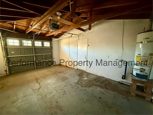 Building Photo - Charming 3 Bed/1 Bath Home w/ RBP & Security Deposit Alternative Option