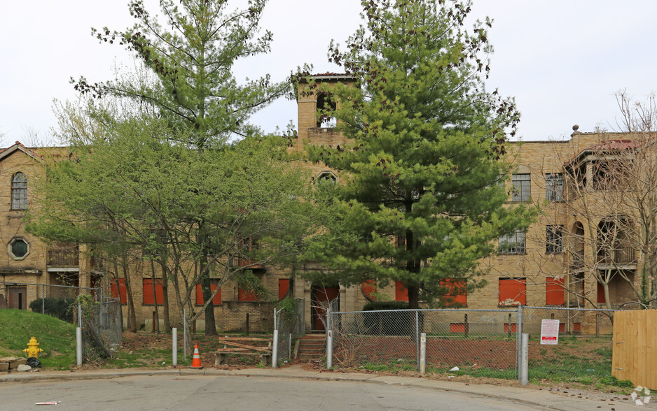 Primary Photo - La Ventura Apartments