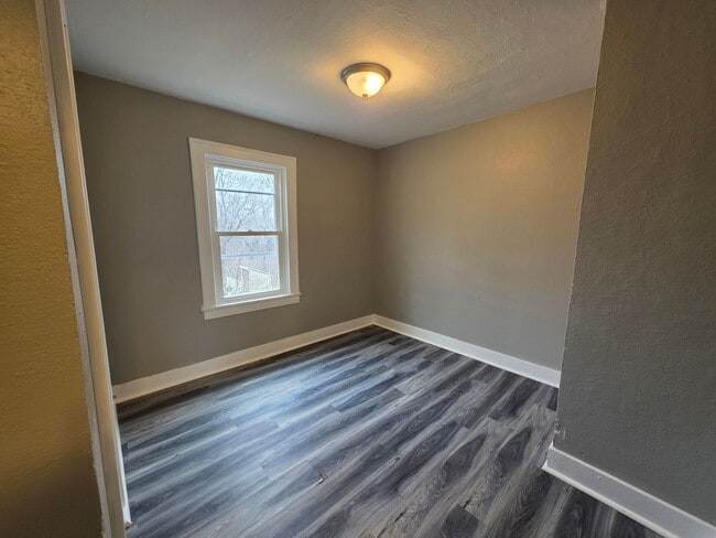 Building Photo - 3 bedroom 1 bath house for rent in the West End!