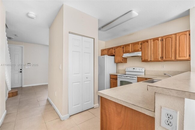 Building Photo - 3360 NE 14th Dr