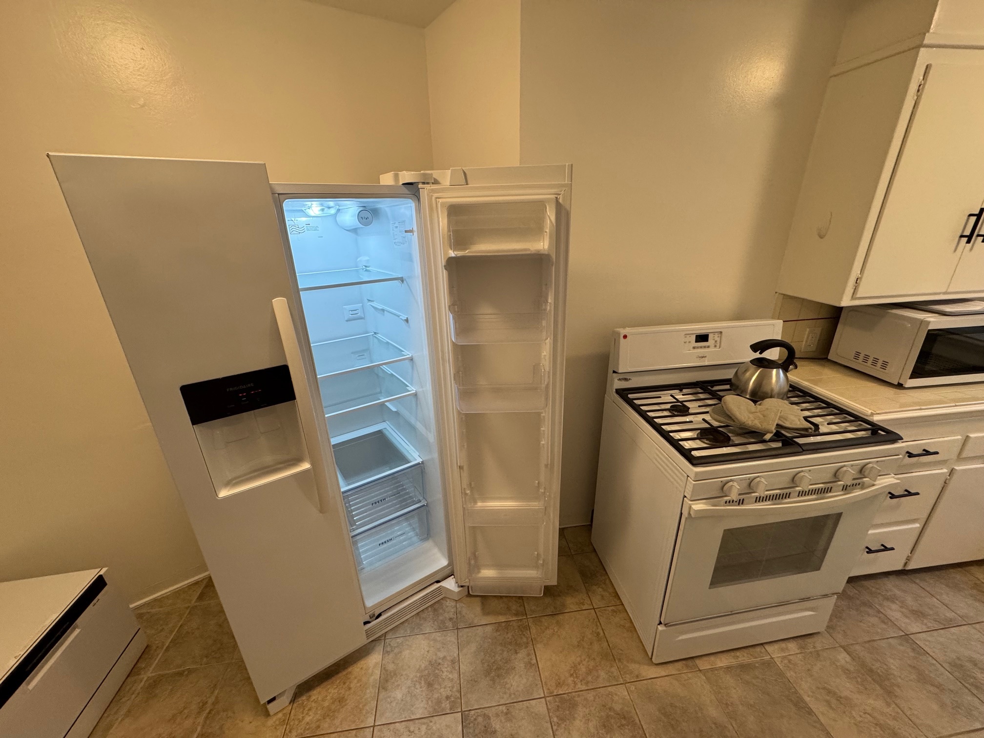 Large fully stocked Kitchen - 1320 S Beverly Glen Blvd