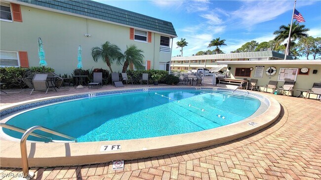 Building Photo - 300 Valley Stream Dr