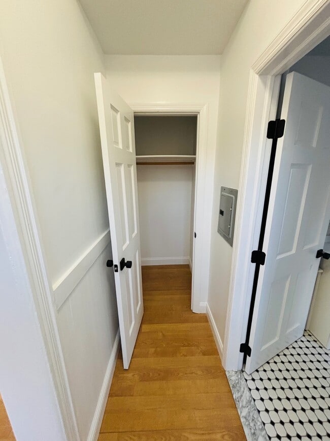 Building Photo - 420 Littleworth Ln