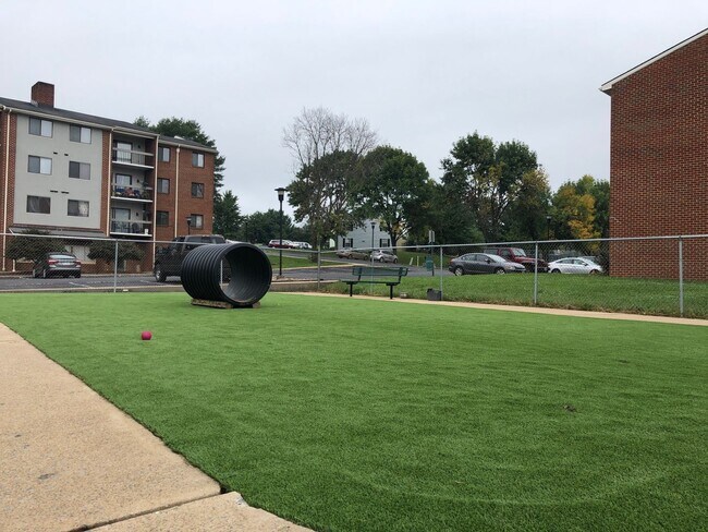 Building Photo - Stunning Fully Remodeled 3BR Condo at Madison Manor – Available This July!