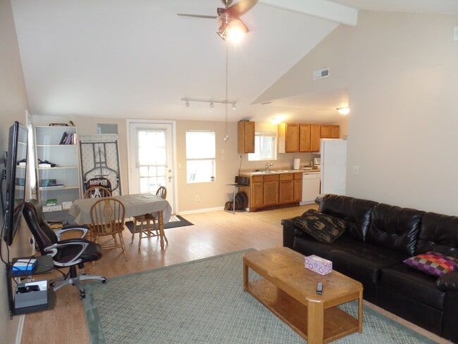 Building Photo - One bedroom home,.Green Township, pet friendly