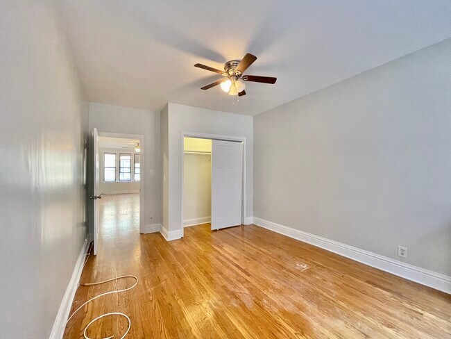 Building Photo - 5461 S Everett Ave