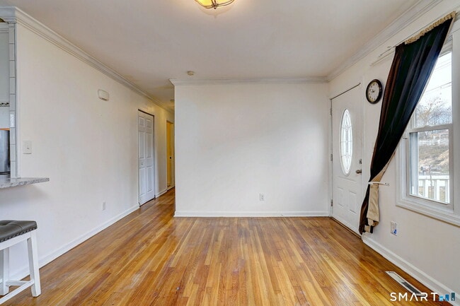 Building Photo - 42 Highland Ave