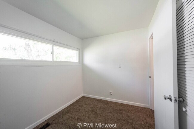 Building Photo - 4627 Karen Dr
