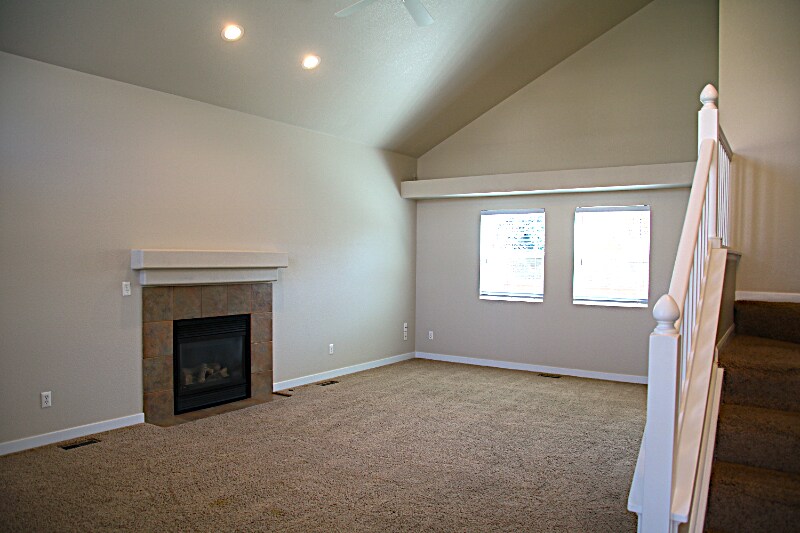 Building Photo - 2651 Sunstone Dr