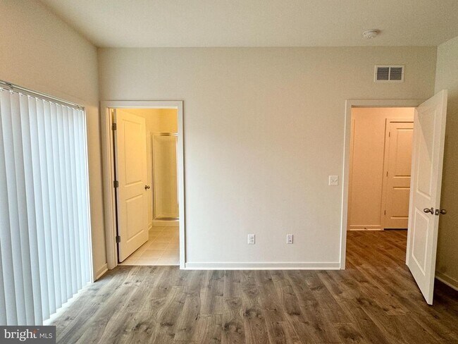 Building Photo - 310 Red Currant Wy