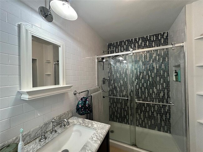 Building Photo - 816 NE 9th Ave