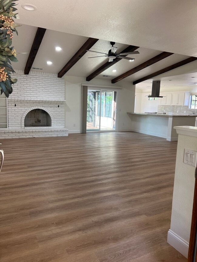 Building Photo - Beautiful Updated West Redding Home!