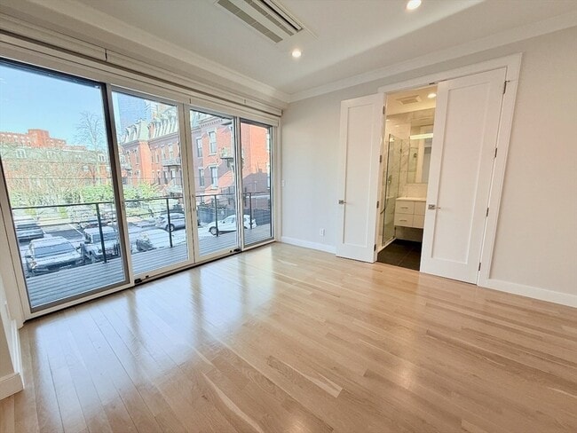 Building Photo - 143 Warren Ave