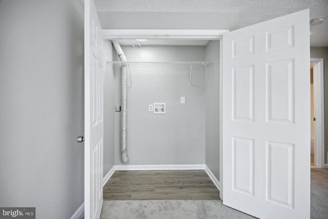 Building Photo - 7135 Ladd Cir